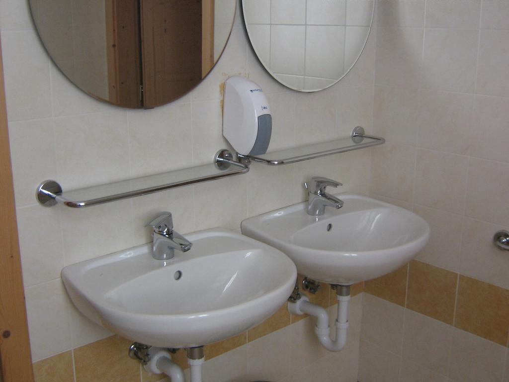 Taxus Hostel Pieve Tesino Номер фото